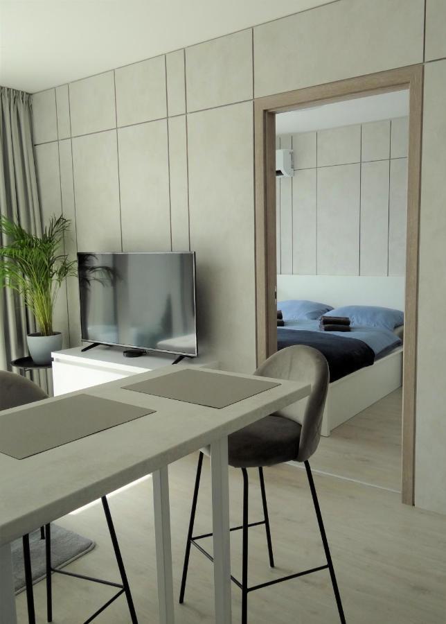 Top Urban Apartment - Free Parking, Green Energy, Modern Style Bratislava Extérieur photo
