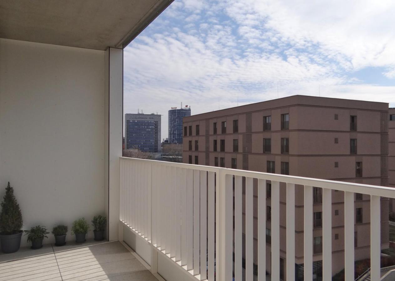 Top Urban Apartment - Free Parking, Green Energy, Modern Style Bratislava Extérieur photo