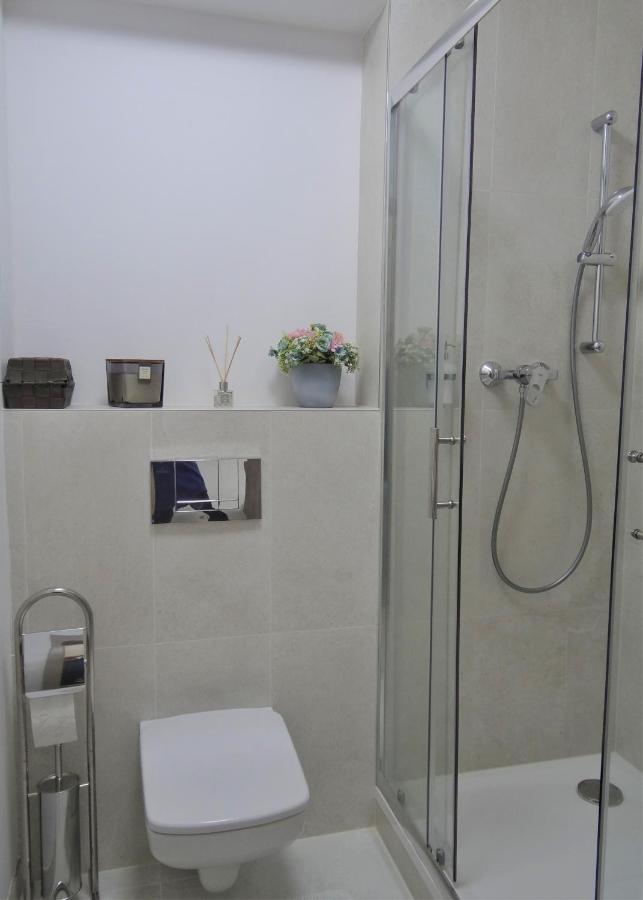 Top Urban Apartment - Free Parking, Green Energy, Modern Style Bratislava Extérieur photo