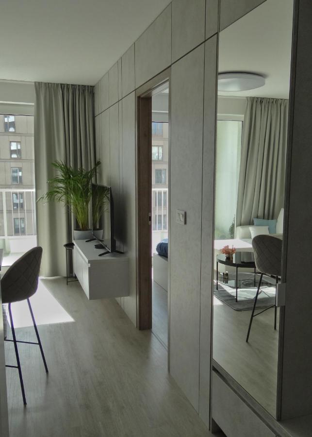 Top Urban Apartment - Free Parking, Green Energy, Modern Style Bratislava Extérieur photo
